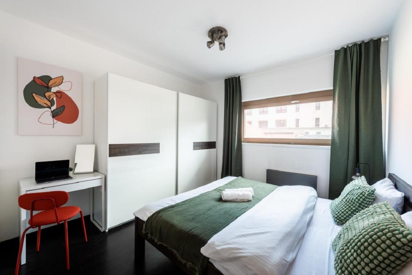 Spacious Apartments Near Karlin Square Prag Exterior foto