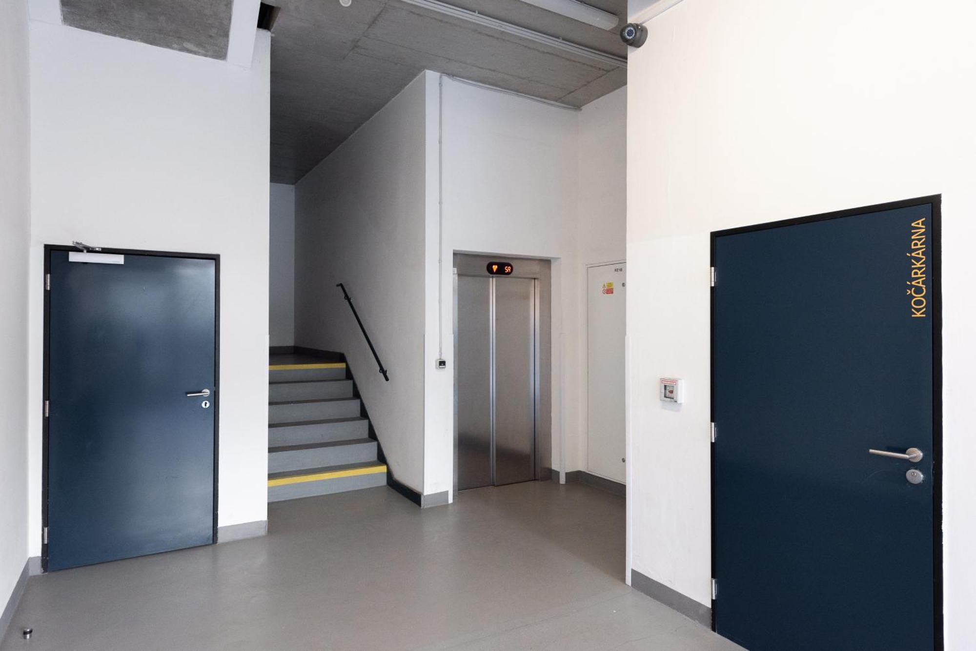 Spacious Apartments Near Karlin Square Prag Exterior foto